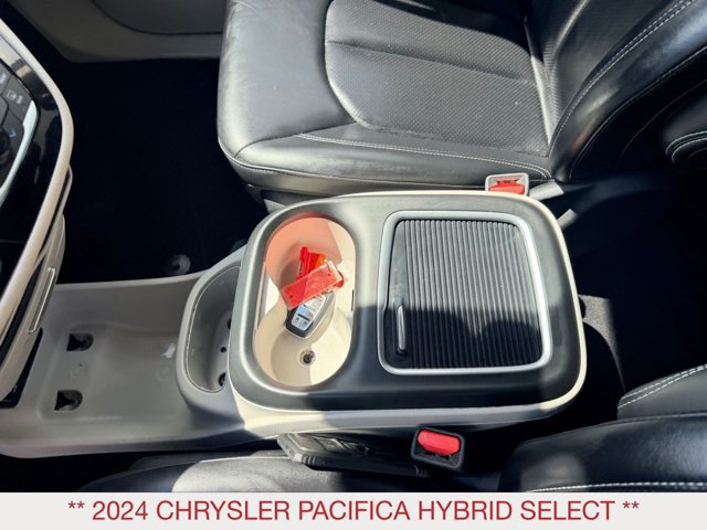 Certified 2024 Chrysler Pacifica Limited FWD image 18