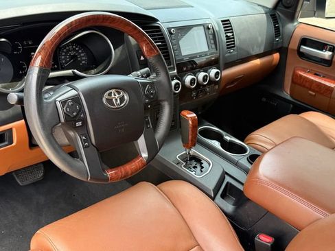 Used 2021 Toyota Sequoia Platinum AWD/4WD image 11