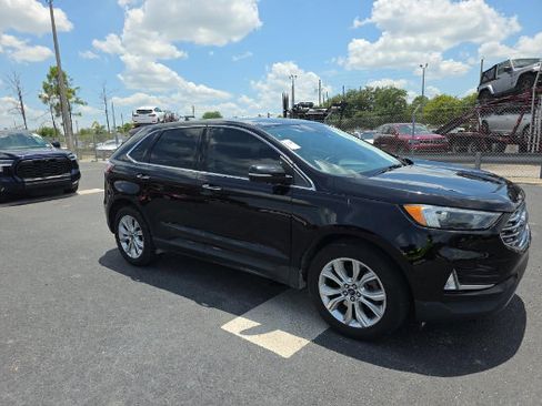 Used 2022 Ford Edge Titanium AWD/4WD image 3