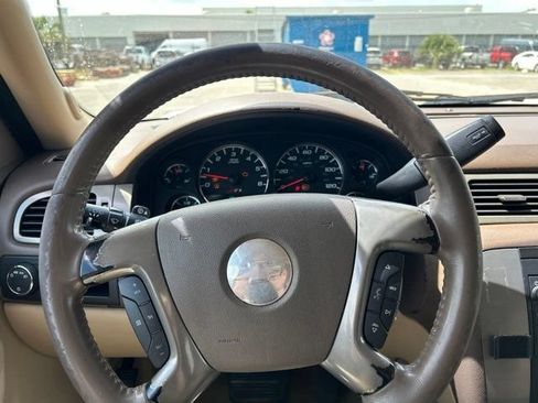 Used 2010 Chevrolet Suburban LT RWD image 27