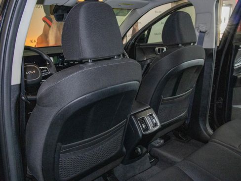 Used 2024 Kia Sorento LX image 9