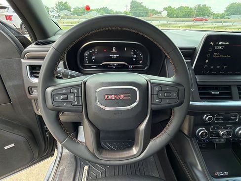 Used 2023 GMC Yukon AT4 AWD/4WD image 18
