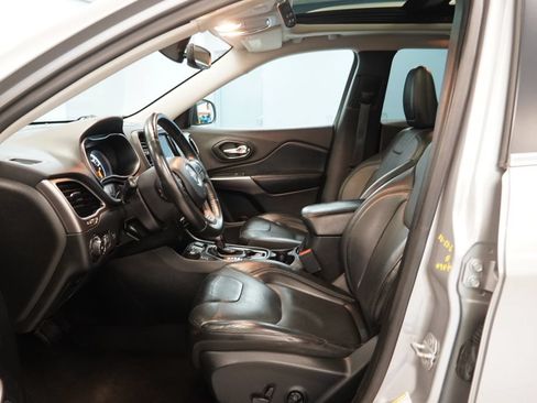 Used 2019 Jeep Cherokee Limited AWD/4WD image 6