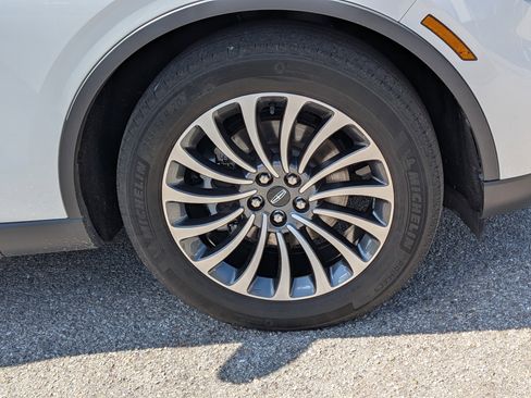 Used 2023 Lincoln Aviator 2WD w/ Premium Package image 11