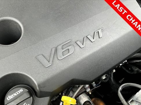 Used 2023 Chevrolet Traverse Premier image 35