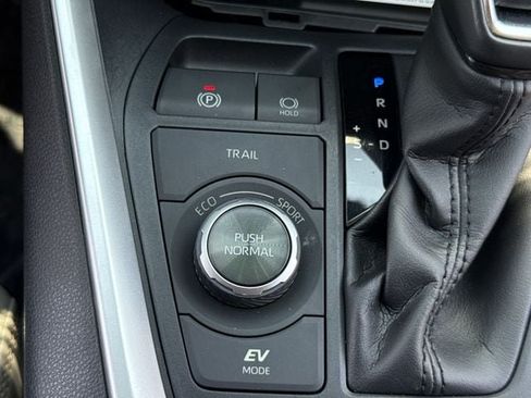 Used 2020 Toyota RAV4 Limited AWD/4WD image 22
