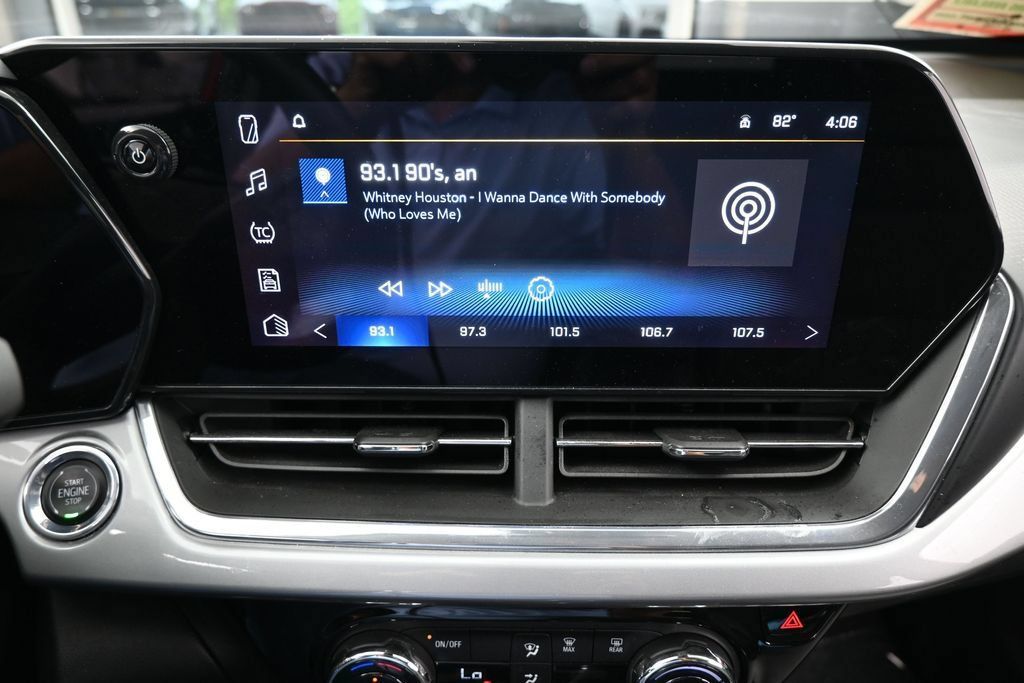 Used 2024 Chevrolet Trax LT w/ Driver Confidence Package FWD image 23