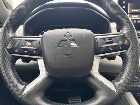 Used 2025 Mitsubishi Outlander AWD image 20