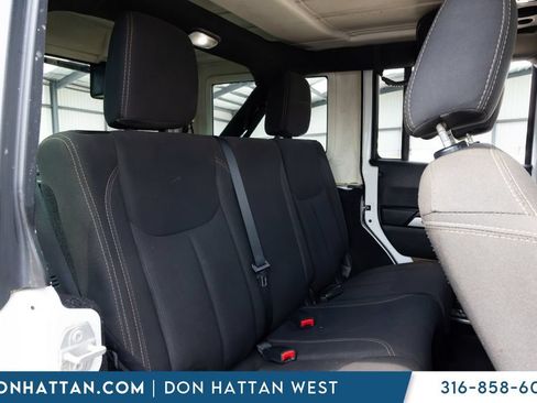 Used 2017 Jeep Wrangler Unlimited Sahara w/ Connectivity Group AWD/4WD image 16