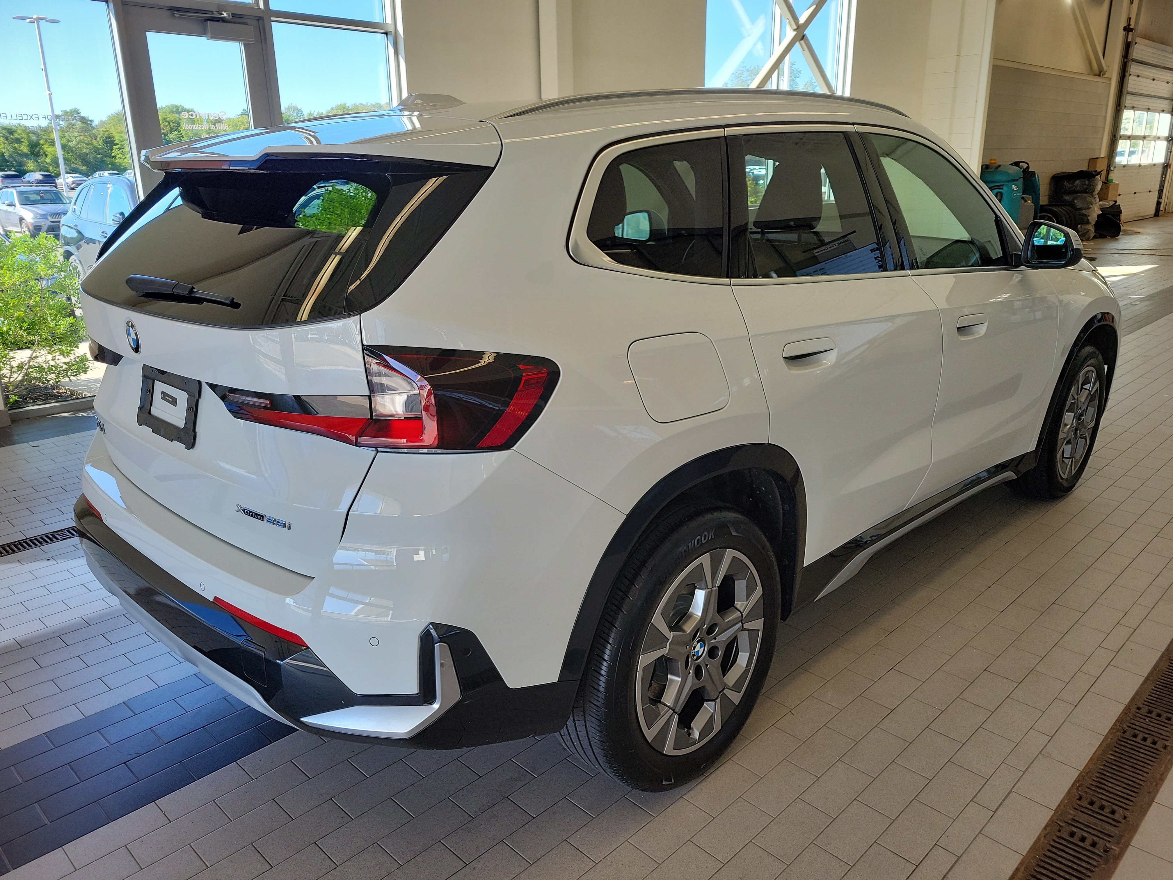 Used 2024 BMW X1 xDrive28i w/ Convenience Package AWD/4WD image 5