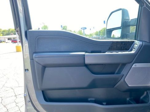 Used 2023 Ford F250 Lariat w/ Sport Appearance Package AWD/4WD image 17