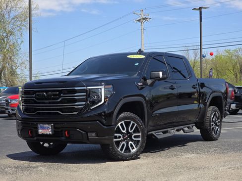 Used 2025 GMC Sierra 1500 AT4 w/ AT4 Premium Package AWD/4WD image 2