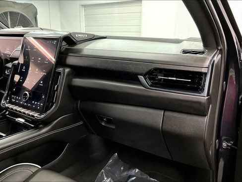 Used 2025 GMC Yukon AT4 Ultimate AWD/4WD image 20