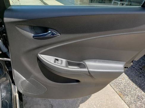 Used 2018 Chevrolet Volt LT w/ Comfort Package FWD image 17