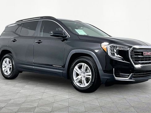 Certified 2024 GMC Terrain SLE w/ Driver Convenience Package FWD image 3