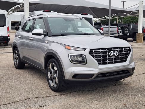 Used 2025 Hyundai Venue SEL FWD image 3