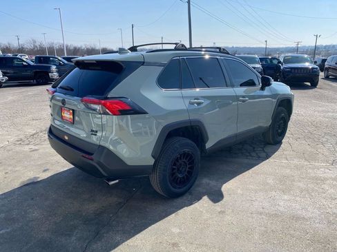 Used 2021 Toyota RAV4 XLE AWD/4WD image 6