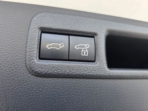 Used 2024 Toyota Venza Limited image 13