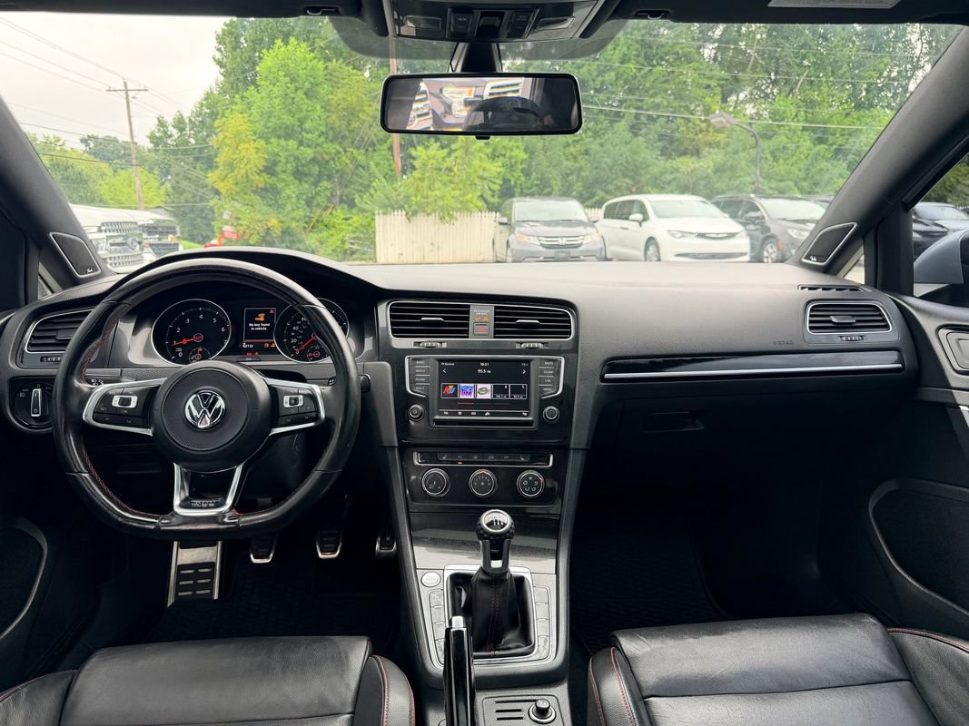 Used 2017 Volkswagen GTI SE FWD image 18