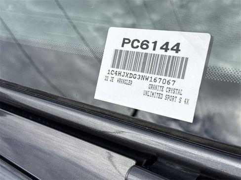 Used 2022 Jeep Wrangler Unlimited Sport image 31