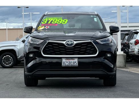 Certified 2022 Toyota Highlander XLE image 9