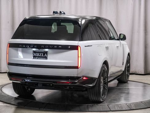 Used 2024 Land Rover Range Rover SE image 4