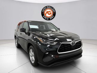 Used 2024 Toyota Highlander LE FWD video 1