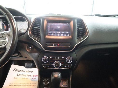 Used 2020 Jeep Cherokee Latitude Plus w/ Cold Weather Group AWD/4WD image 12