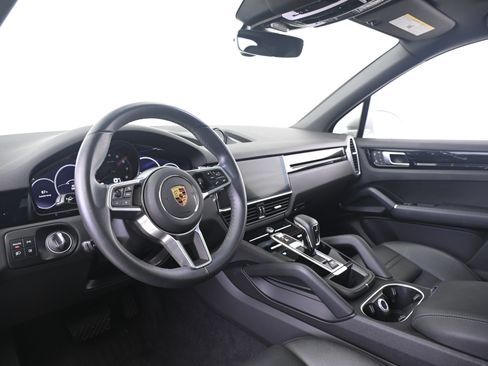 Certified 2023 Porsche Cayenne AWD/4WD image 28