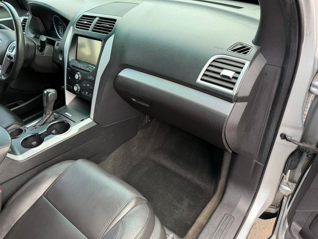 Used 2015 Ford Explorer XLT w/ Equipment Group 202B FWD image 38