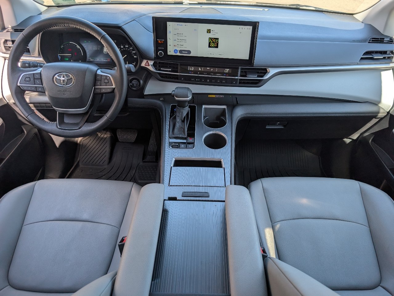Used 2026 Toyota Sienna XLE FWD image 4