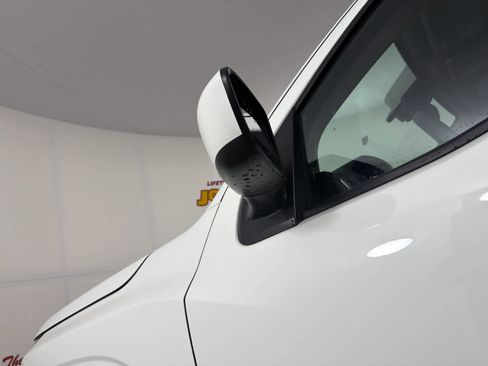 New 2025 Nissan Frontier SV w/ SV Convenience Package image 13