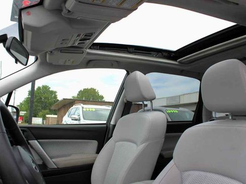 Used 2018 Subaru Forester 2.5i Premium image 12