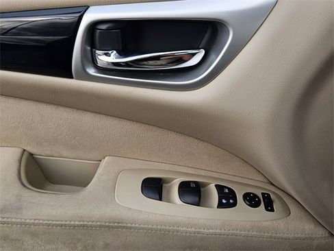 Used 2013 Nissan Pathfinder S image 30