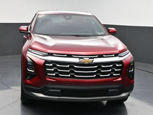 Used 2026 Chevrolet Equinox LT w/ Safety and Technology Package FWD image 2
