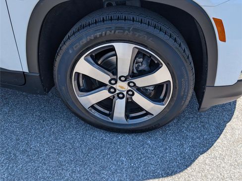 Used 2023 Chevrolet Traverse LT w/ LT Premium Package image 9