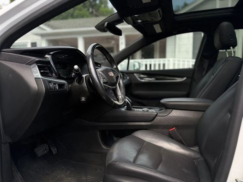 Used 2020 Cadillac XT5 Premium Luxury FWD image 10