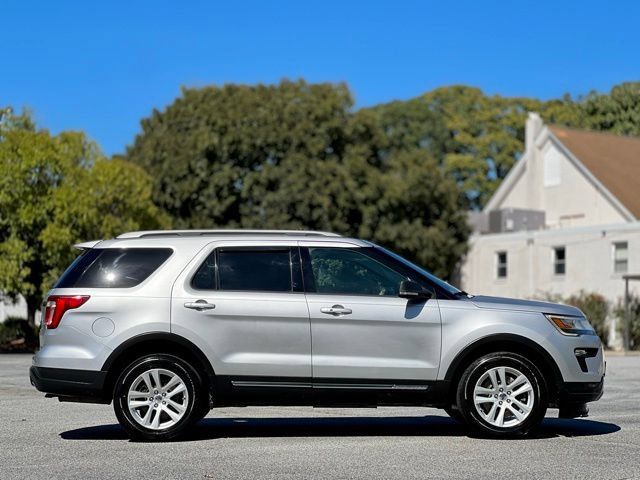 Used 2019 Ford Explorer XLT w/ Equipment Group 202A AWD/4WD image 6