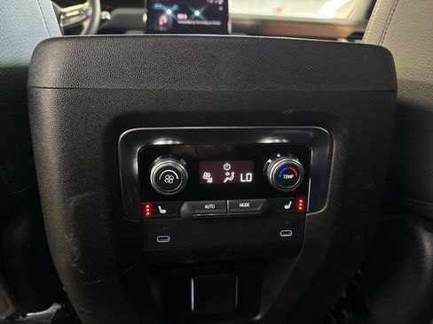 Used 2025 GMC Yukon XL Denali image 26