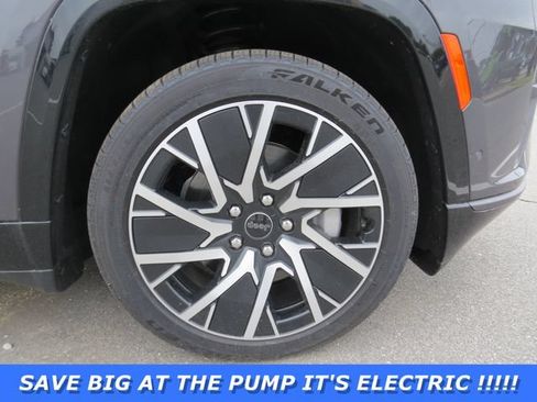 Used 2025 Jeep Wagoneer S Limited AWD/4WD image 10
