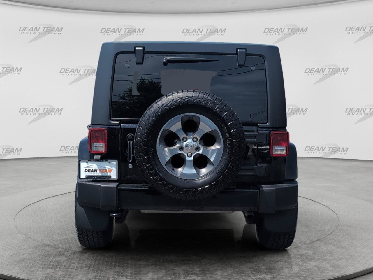 Used 2017 Jeep Wrangler Unlimited Sahara w/ Connectivity Group AWD/4WD image 6