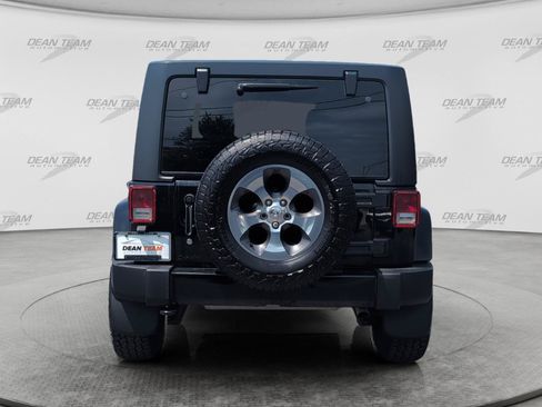Used 2017 Jeep Wrangler Unlimited Sahara w/ Connectivity Group AWD/4WD image 6