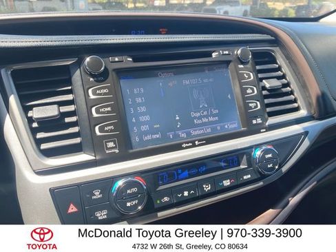 Used 2015 Toyota Highlander Limited w/ Driver Technology Package AWD/4WD image 16