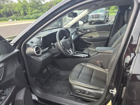 Used 2025 Chevrolet Trax ACTIV w/ Sunroof Package FWD image 14