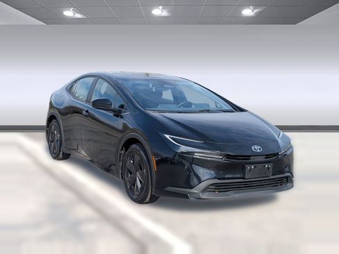Used 2024 Toyota Prius LE image 7