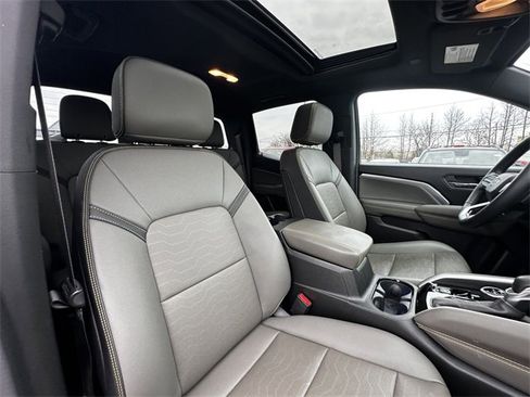 Used 2023 Chevrolet Colorado ZR2 w/ ZR2 Convenience Package III image 35