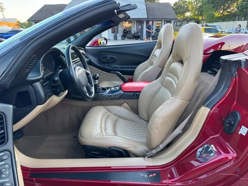 Used 2000 Chevrolet Corvette Convertible w/ Memory Pkg RWD image 19