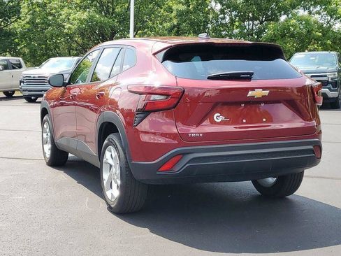 Certified 2024 Chevrolet Trax LS w/ LS Convenience Package FWD image 4