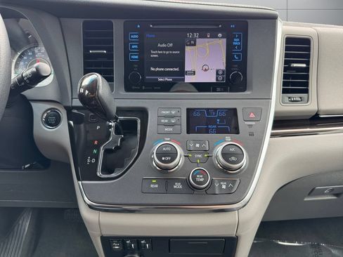 Used 2017 Toyota Sienna XLE Premium AWD/4WD image 15