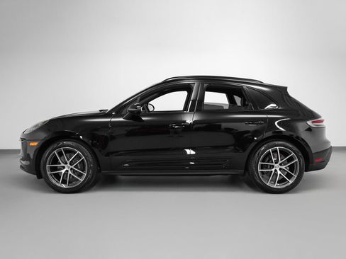 Certified 2025 Porsche Macan image 2